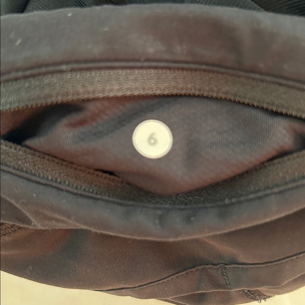 Lululemon Black Speed Up Lined Shorts 2.5" sz 6 - Picture 8 of 8